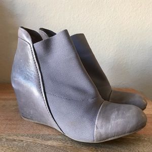 Gentle Souls Fenton LE booties size 9